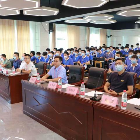 代表交流谋发展，校企合作稳就业——人大代表校企合作交流座谈会