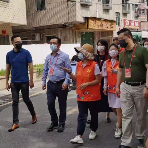 人大代表进社区助力创文宣传活动