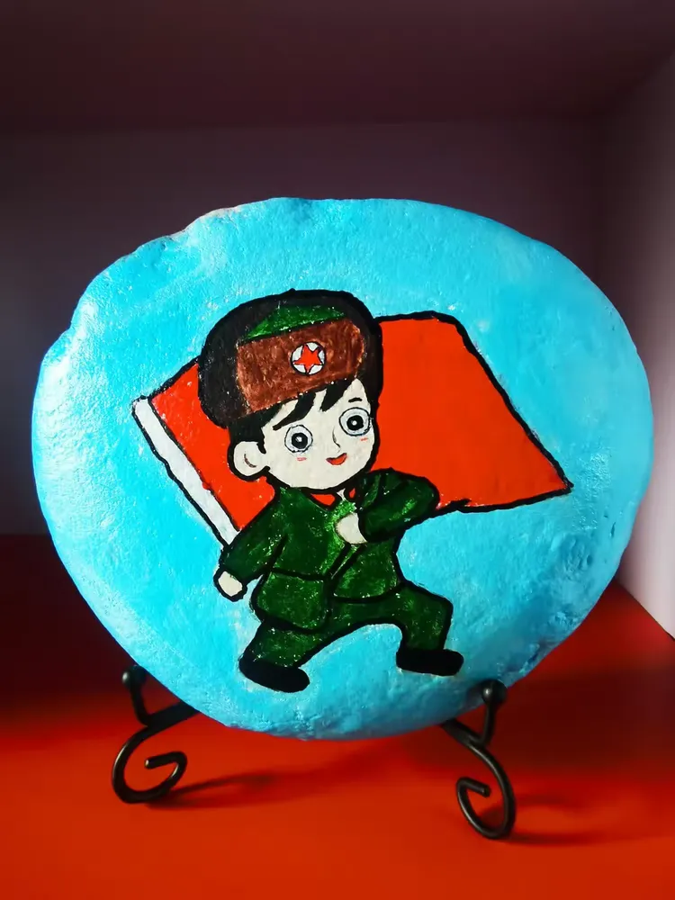 "缅怀先烈颂党恩 依石作画向未来"