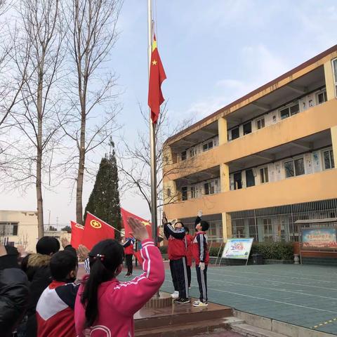 争做新时代好队员，学习雷锋好榜样——泰和小学活动