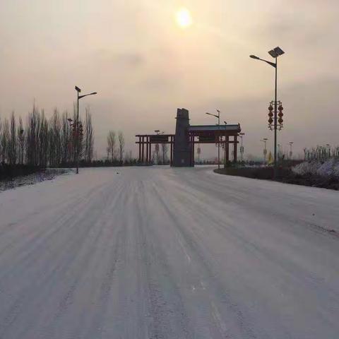 张家口市宣化区地方道路管理站  全力除雪保畅 确保元宵节焰火晚会顺利进行