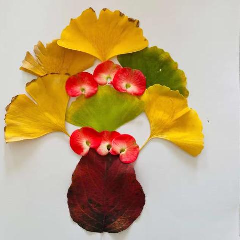 🍁觅秋叶之蕴，赞秋意之美－－油田第四小学一年级8班树叶贴画主题活动
