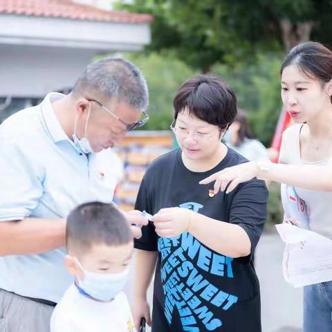 党建引领 助力开学|合肥市琥珀名城小学第二党支部开展“党员先锋岗 志愿开学季”——助力一年级新生入学