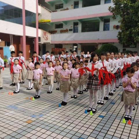 高举队旗跟党走 争做新时代好队员——纺织城小学富力分校参加“名校+”入队仪式