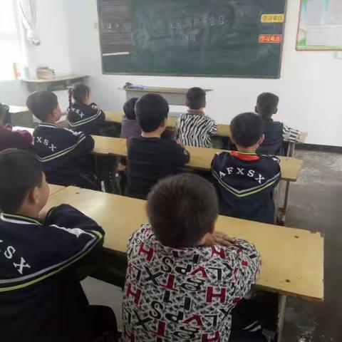 殷都区安丰乡实验小学消防演习，11月9日是全国安全消防日，实小进行了积极的消防演练。