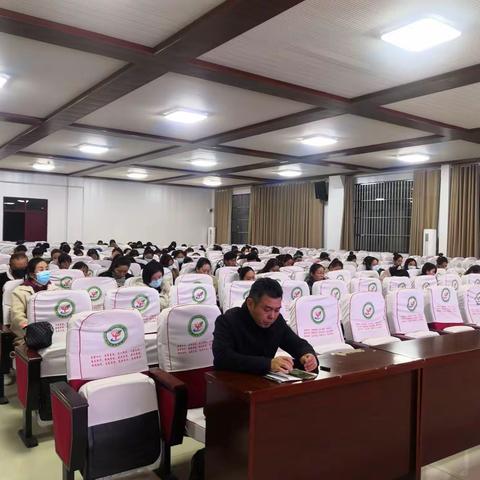 永城市第四小学教研工作暨表彰大会