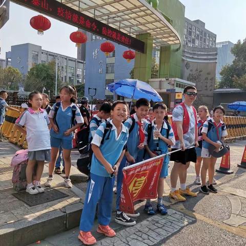 用爱护航，用心坚守—98班义工护学记