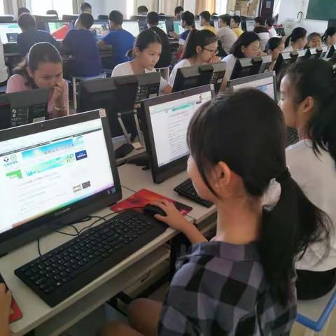 三亚丰和学校为参加2017年青少年禁毒知识竞赛做准备