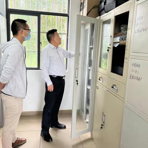 王凡副县长深入居留村委会督导第三方后评估迎检工作