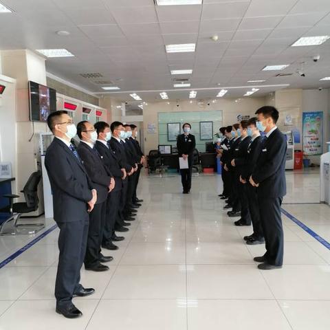 双滦支行进行“五一”节前安全检查