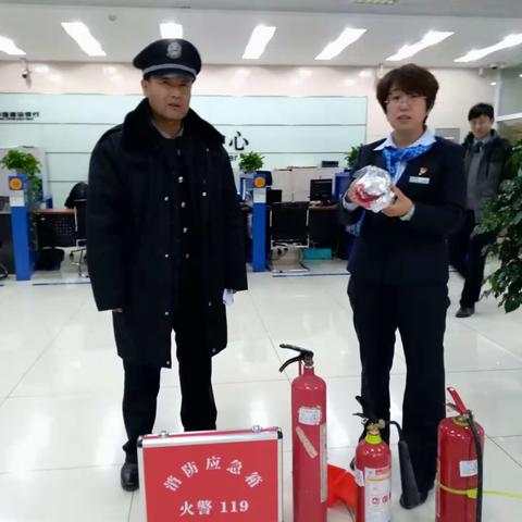 双滦支行举行应急演练