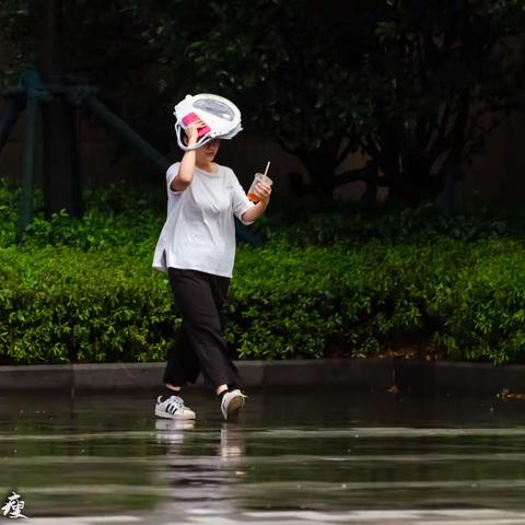 雨中星天地