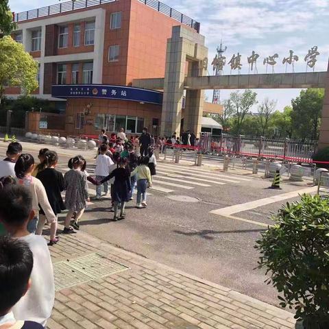 走进小学，感悟成长——旧馆贝贝乐幼儿园参观小学