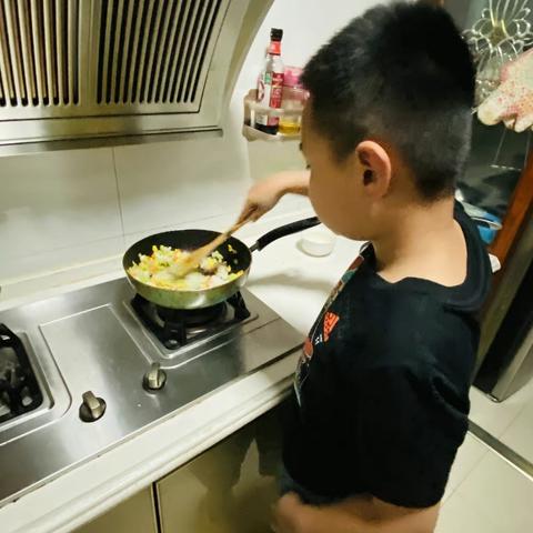 劳动最光荣，做勤劳小学生——长治市实验小学二年级(13)班小学生家务劳动篇