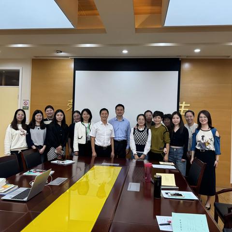 “英"材施教，“语”生同行 —— 荣光英语组第三次教研活动