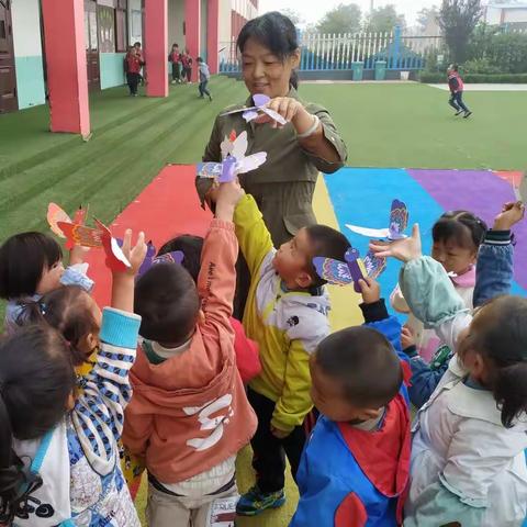 城关平政幼儿园小班开展“爱上幼儿园”新生主题活动