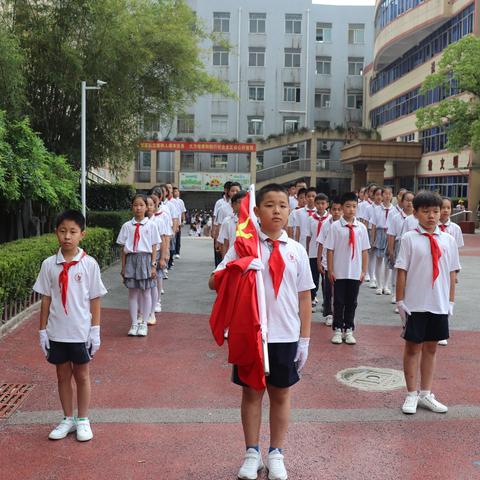 实验小学举行“请党放心，强国有我”主题升旗仪式