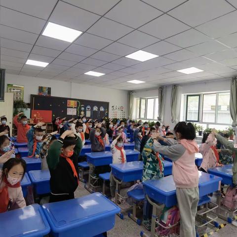 2022年贾小庄小学庆祝建党一百零一周年暨一年级分批入队仪式