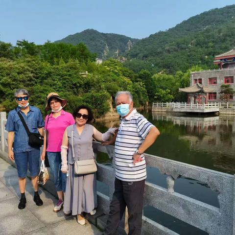 早知有盘山，何必下江南。