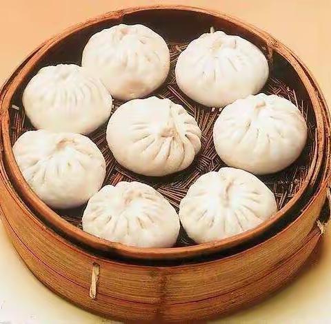 春草幼儿园 《热腾腾的小笼包 》