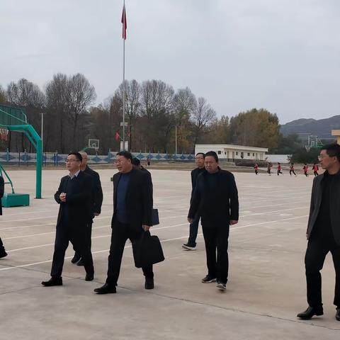 立足实际 深入课堂 狠抓质量 --县教育局董建军局长深入我学区各中小学幼儿园督查