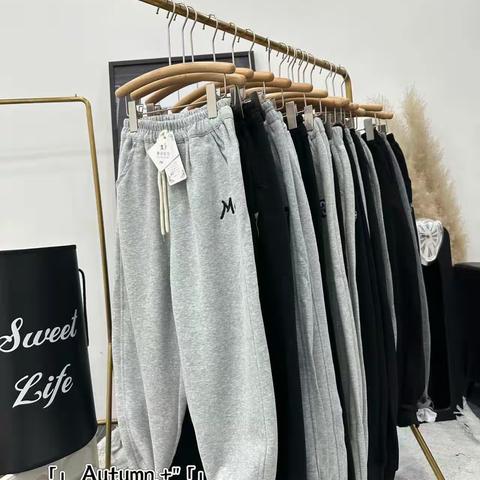 20.8🉐羊绒卫裤复合牛奶丝！深秋款尺码～26-30版尺码～24-28版 总共～8款每款两色，超值福利特价20.8🉐