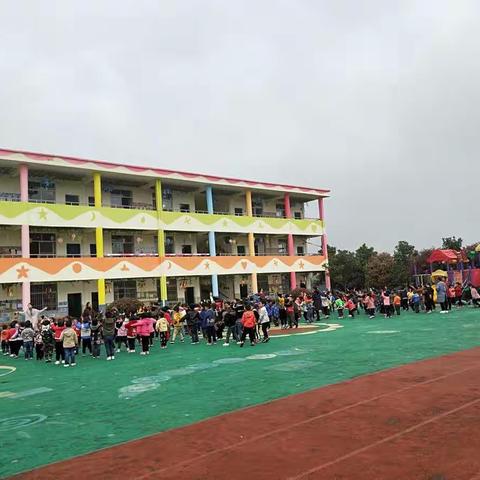 开展反恐演练，打造平安幼儿园      —记四望镇中心幼儿园反恐防暴演练活动