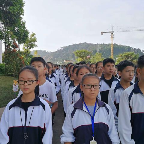 我校积极行动大扫除， 迎接省督导检查组。