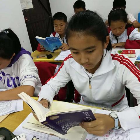 思茅第六中学“书香润心灵，阅读促成长。”阅读分享活动   第一期