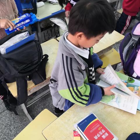 石湖小学“劳动技能大比拼”劳动最光荣——整理书包比赛