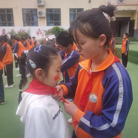 中心小学第一批少先队员入队仪式