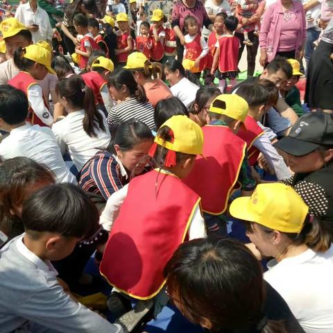 红果果幼儿园亲子运动会圆满成功！