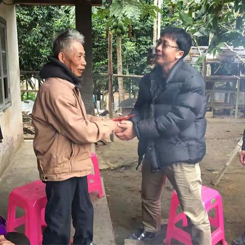 县委常委、组织部长到牙叉镇慰问困难党员