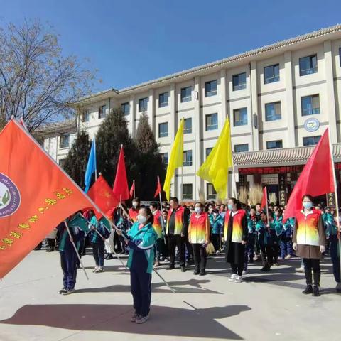 弘扬雷锋精神，争做优秀少年——六坝镇寄宿制小学开展学雷锋活动