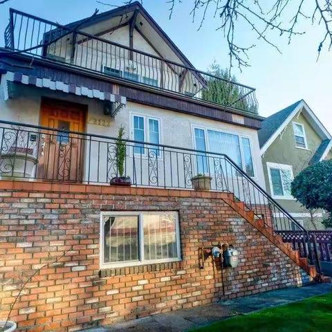 2122 ADANAC STREET Vancouver E side