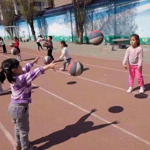 乌市十三中幼儿园“民族团结一家亲 同心共筑教育梦”主题教育活动 ——大班篮球操展演