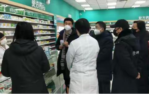 国务院联防联控机制综合组深入道里区药店检查新冠肺炎治疗药品和试剂储备工作