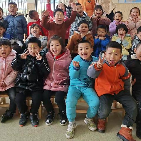 谢林港镇中心幼儿园大一班“三月份精彩回顾”