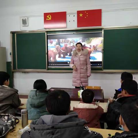 观影庆元旦，欢聚迎新年——龙门口小学举行“迎元旦 看电影”活动