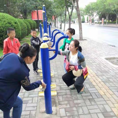 十六小学二（3）班暑假志愿服务集锦