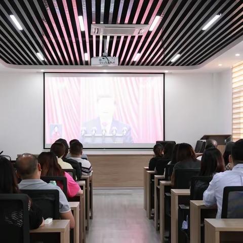 明溪县融媒体中心集中收听收看党的二十大开幕盛况