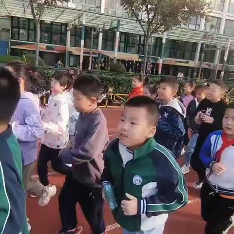 零点体育，运动激情—三年级四班运动记实