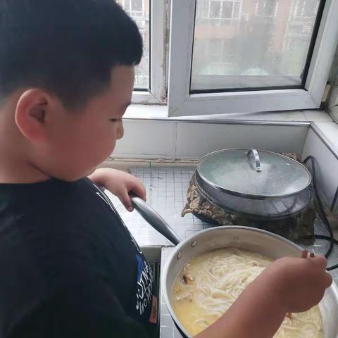 铁路二小三年二班包钰轩