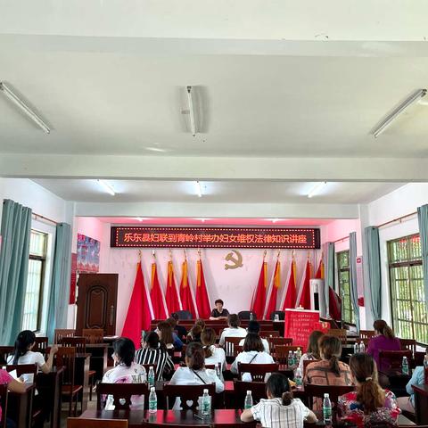 “反对家庭暴力 维护妇女权益”——乐东县妇联妇女维权法律知识讲座进青岭村