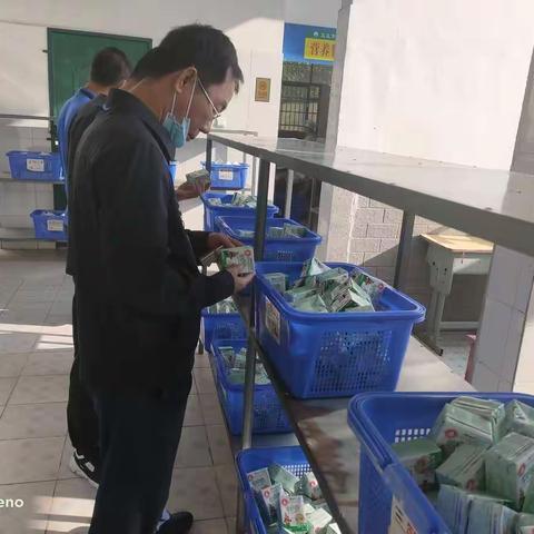 吉阳区教育局联合市场监督管理局吉阳分局进行校园食品安全检查