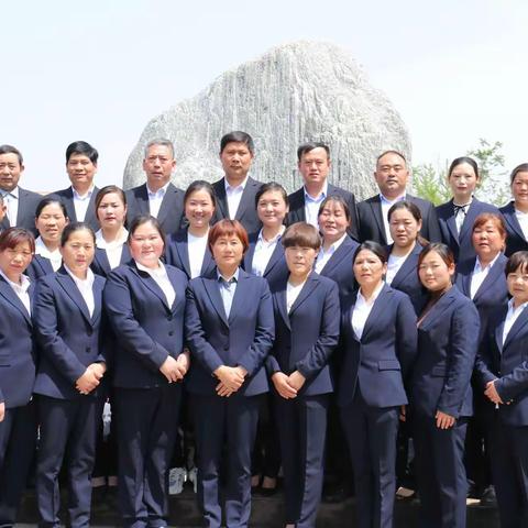 兰陵粟香餐饮服务公司——我们一直在路上努力并快乐着，愿所有美好如约而至！