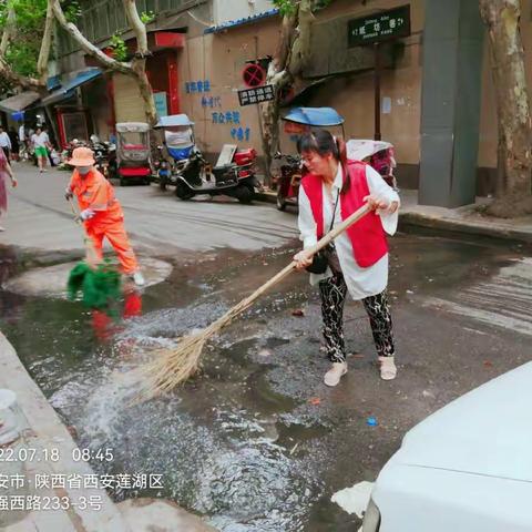 【莲湖 红庙坡】提升卫生环境质量  还市民一片蓝天---自强西路专项整治（三）