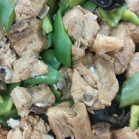 今日特色：红烧排骨