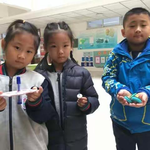 一年级：创意陀螺 旋转童年                                ——创意纸陀螺比赛