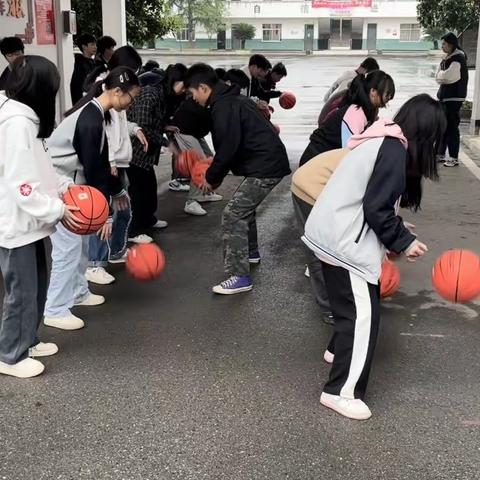 【三尺讲台、一身情怀】体育实习生周俊4月28新课记实